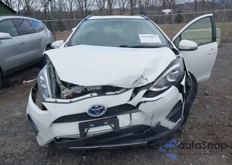 2018 Toyota Prius C Two из США, поврежденный, VIN JTDKDTB32J1613206